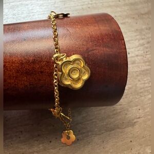 Gold Tone Flower Charm Bracelet